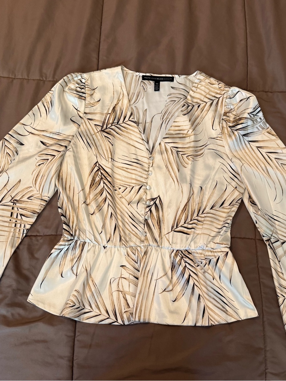 White House Black Market Cream and Taupe Palm-Print V-Neck Peplum Blouse - Picture 5 of 7